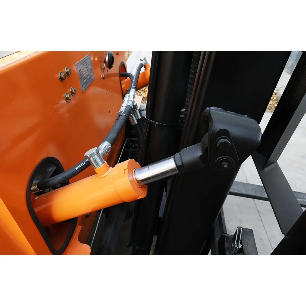 1.5-tonne CPD-15 Details – Hydraulic Cylinder